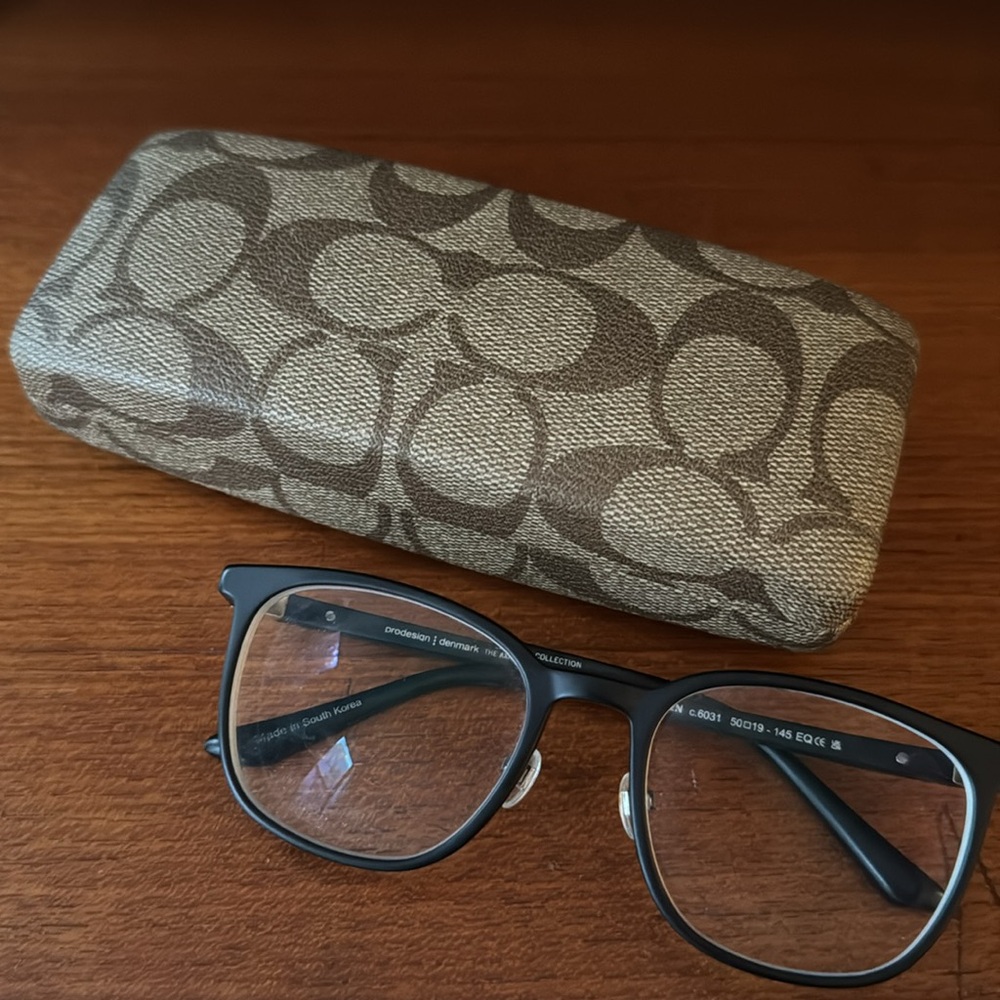 Coach glasses/sunglasses case